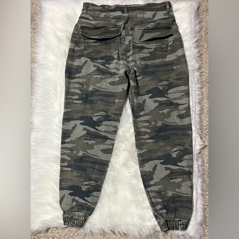 Express High Rise Cropped Camo Pant - Picture 5 of 8